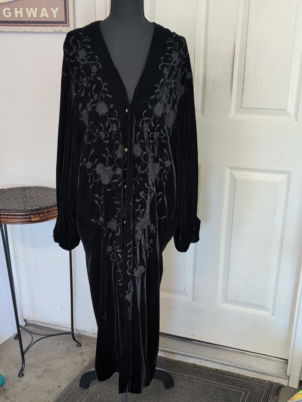 Zara Women Embroidered Velvet Kimono Black XS / S